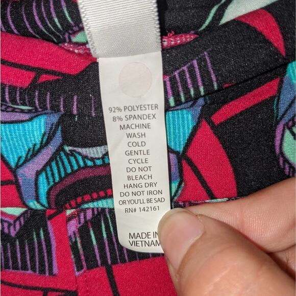 LuLaRoe Disney Snow White Evil Queen Mirror Red Roses Black Leggings TC2 - Picture 7 of 11